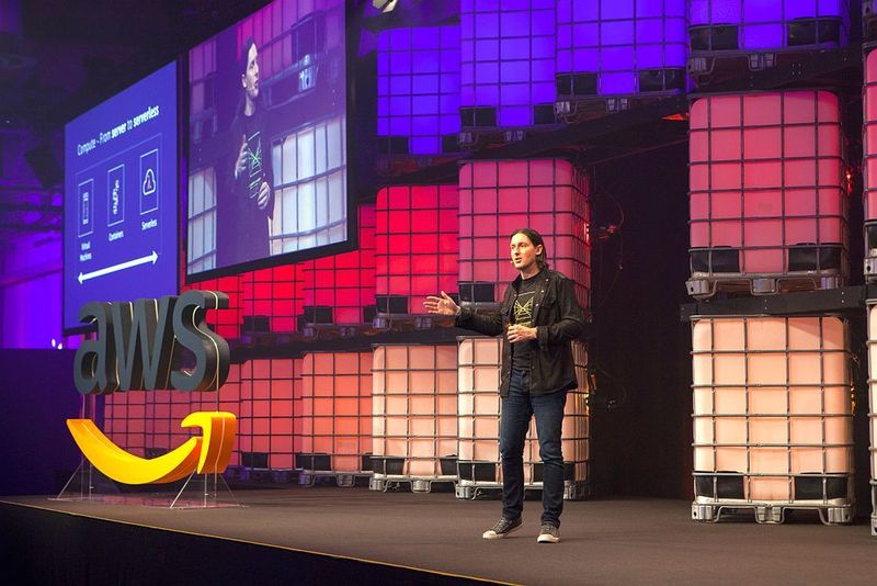 Glenn Gore, Chief Architect bei AWS während des AWS Summits 2018 in Berlin. (Karolina Kovac/AWS)