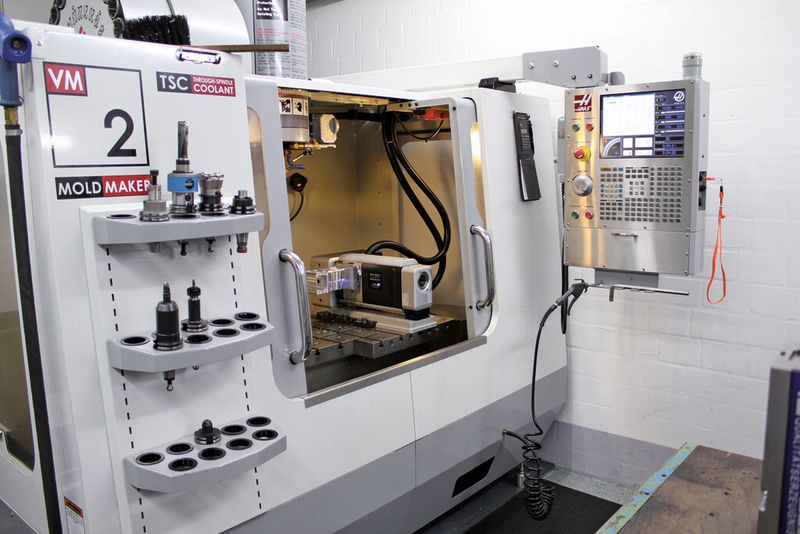 Bild 4: Das vormals dreiachsige CNC-Vertikalfräszentrum VF-2 wurde mit dem zweiachsigen Getriebedrehtisch von Lehmann auf ein deutlich höheres Produktivitätsniveau gehoben. (Bild: Peter Lehmann)