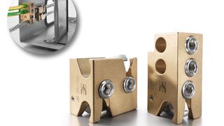 Die Potenzialausgleichs-Klemmblöcke von Weidmüller sollen  einen dezentralen Potenzialausgleich ermöglichen. Detail: Die Einbauhöhe der Klemmböcke lässt genügend Raum für Daten und Energieleitungen. (Bild: Weidmüller)