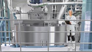 Der Gyraton von amixon vereint große Chargenvoluven bis 100 Kubikmeter mit präziser und schonender Homogenisierung bei minimalem Energieverbrauch. (Bild: amixon)