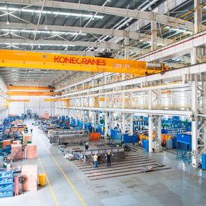 Bei Konecranes wurde ein digitaler Zwilling als verbindendes Element zwischen allen drei Abteilungen eingesetzt, um Daten zu validieren und dadurch Feedback zu Konstruktions-, Simulations- und Testvorgängen geben zu können. 