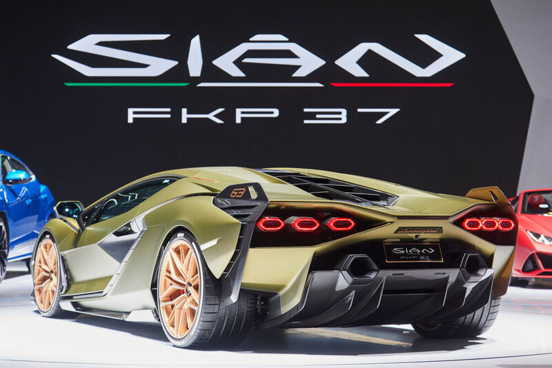 Das Modell soll das bisher stärkste Serienfahrzeug der Italiener werden.  (Lamborghini)