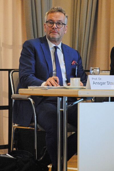 Ansgar Staudinger (Universität Bielefeld) sprach über die europäische Verbandsklage. (Baeuchle/»kfz-betrieb«)