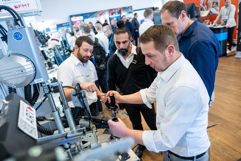 Im Mittelpunkt standen wieder viele Fachgespräche zwischen Besuchern und Ausstellern. (Bild: PHOTOVISION-DH GmbH)