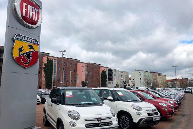Im ersten Jahr will König in Halle rund 400 Gebrauchtwagen verkaufen. (Autohaus König)