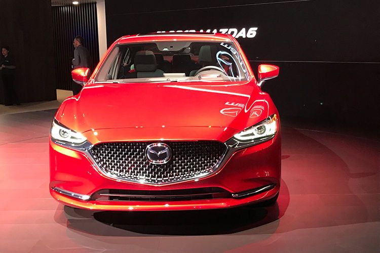 Mazda zeigt auf der US-Messe den gelifteten Mazda 6. (Bild: Grundhoff)