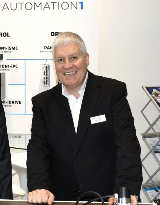Simon Smith, European Director bei Aerotech: "Komplexe Laserprozesse können nur dann zuverlässig reproduziert werden, wenn Galvoscanner vollständig in die Bewegungssteuerung integriert sind."(Bild:  Aerotech)
