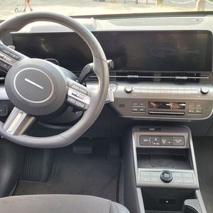 Innen unterscheidet sich der Kona deutlich von den Ioniq-Modellen.(Bild:  Wehner - VCG)