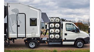 Die Zweimann-Wohnkabine des innovativen Fahrzeugkonzeptes von Taxo-Obermaier bietet jeden Komfort für unterwegs. (Bild: Beekmann)