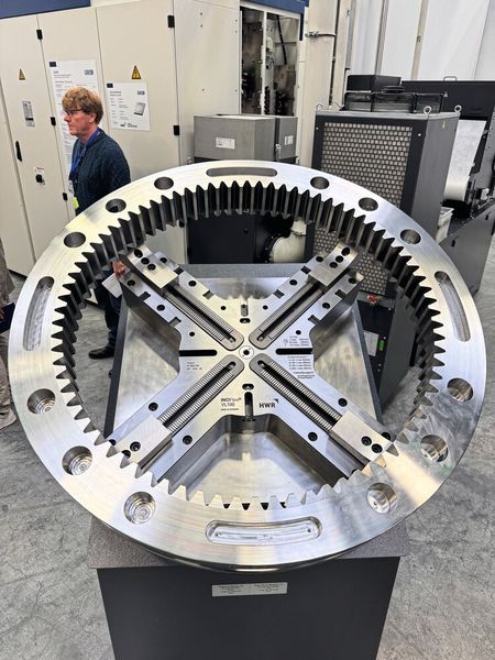 Grob zeigt auf seiner bislang größten Hausmesse 2025 technologische Highlights auf über 6.000 Quadratmetern. (Bild: VCG/Sonnenberg)