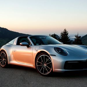 Porsche 911 Targa mit dem 283 kW/385 PS starken Einstiegsmotor.(Bild:  Auto-Medienportal.Net/Porsche)