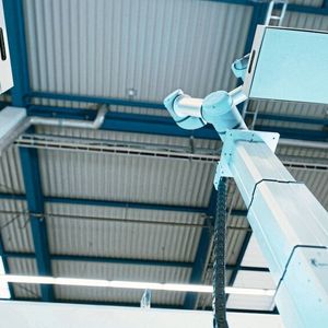 Mit dem Liftkit und Slidekit können Anwender die Leistungsfähigkeit und Reichweite kleiner Roboter und Cobots für die industrielle Automatisierung steigern.