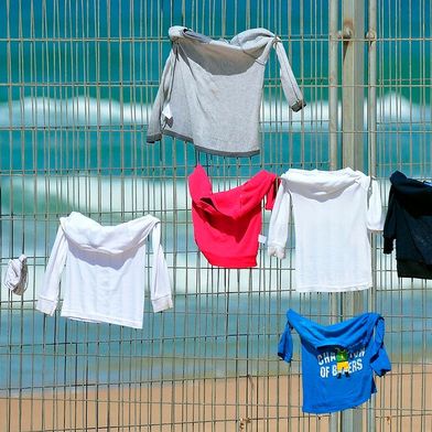 Das Recycling von Textilien ist nicht einfach, besonders dann nicht, wenn es sich um Mischtextilien handelt, etwa um einen Mix aus Baumwolle und Polyester. (Symbolbild) (Bild: frei lizenziert)