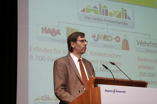 Wie durchgängige schlanke Prozesse in Beschaffung, Herstellung und Versand gewinnbringend umgesetzt werden, erzählten Bernd H. Kleim sowie Norbert Kemper von der Habermaaß GmbH in Bad Rodach. (Archiv: Vogel Business Media)