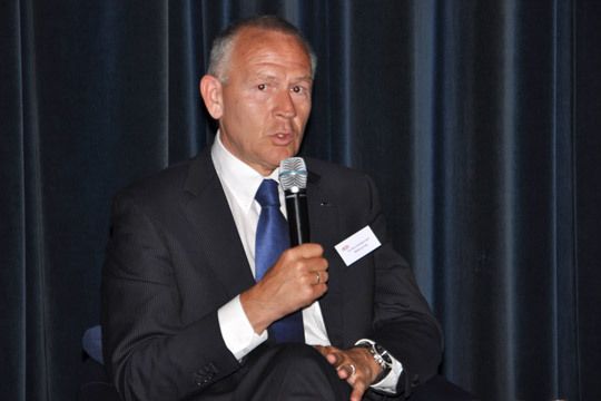 Die Fragen der Händler beantworteten Kia-Deutschland-Geschäftsführer Martin van Vugt... (Archiv: Vogel Business Media)