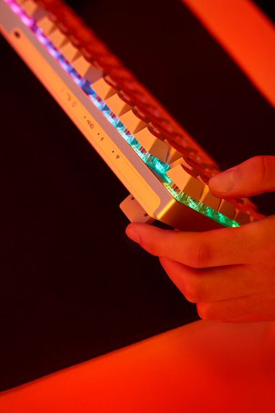 Alle drei neuen Keyboards, hier das MX 3.0S Wireless, bieten eine konfigurierbare RGB-Einzeltastenbeleuchtung. (Bild: Cherry)