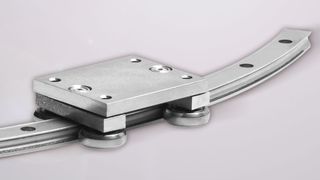 Bild 1: Die Bogenführung Curviline macht Schienen mit geraden und gebogenen Teilstücken möglich. Dadurch lassen sich nahezu alle nichtlinearen Bewegungen ausführen. (Bild: Rollon)