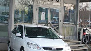 Im Autohaus Hugo Pfohe werden Gebrauchtwagen ausschließlich mit Garantieversicherung verkauft. (Foto: Schwickal)