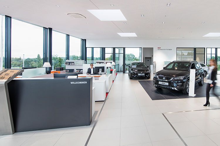 Durch die fast durchgehende Glasfront ist er sehr hell und offen gestaltet. (Hahn)