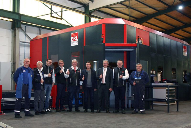 Freude beim Team von Lenhoff Hartstahl in Baden-Baden. Denn die ERL-Schneidsysteme brachten eine deutliche Produktivitätssteigerung bei der Vorfertigung der Bauteile für viele Baggertypen für den Bausektor.  (ERL Automation)