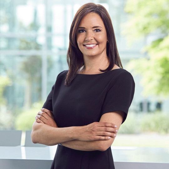 Verena Neuhaus, Phoenix Contact: „Während bisherige Konzepte mit PoDL auf ca. 50 W Nutzleistung am Gerät begrenzt sind, umfassen die Einsatzmöglichkeiten für SPE-M12-Hybridsteckverbinder auch leistungsstarke IIoT-Geräte, Robotiksysteme, Servo- und Drehstromantriebe. Verena Neuhaus, Phoenix Contact: „Während bisherige Konzepte mit PoDL auf ca. 50 W Nutzleistung am Gerät begrenzt sind, umfassen die Einsatzmöglichkeiten für SPE-M12-Hybridsteckverbinder auch leistungsstarke IIoT-Geräte, Robotiksysteme, Servo- und Drehstromantriebe.
