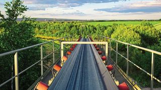 Mit dem Energieeffizienz-Label können die Betreiber von Fördergurtanlagen bei der Auswahl von Fördergurten fundierte Entscheidungen treffen, um ihren Energieverbrauch zu senken. (Bild: Continental)