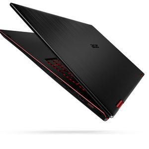 Das Nitro 5 Spin im Notebook-Modus. Es verwendet bereits einen der neuen Intel-Core-Prozessoren der achten Generation mit vier Kernen.