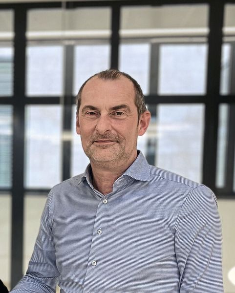 Erich Timons ist 54 Jahre alt und hat drei erwachsene Töchter. Seine Hobbys sind seine Familie, Mountainbiken, Kochen und Wandern. (Bild: Iscar)