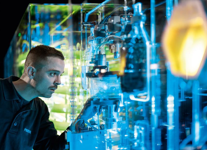 Modul 4: Ernte der Algen mithilfe einer Zentrifuge. (Bild: Festo)