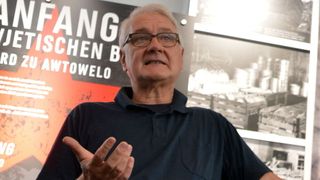 Das „Forum für Fahrzeuggeschichte“, kurz F-kubik, ehrt mit seinem Preis „Goldener Kolben“ 2025 Matthias Doht, den Mitbegründer des Vereins „Automobilbaumuseum Eisenach“. (Bild: F-Kubik)