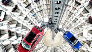 Blick in einen der Autotürme der Wolfsburger Autostadt. (Bild: Autostadt)