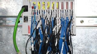 Der Einsatz von High-Density-I/O-Komponenten reduziert die Hardwarekosten und den Platzbedarf im Schaltschrank. (Bild: Beckhoff)