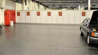 Große Hallen, begrenzte Zahl an Fahrzeugen: Nicht bei jeder Oldiemesse scheinen die Pläne des Veranstalters aufzugehen. (Dominsky)