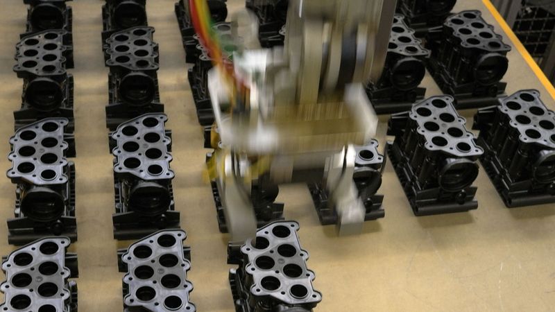 Druckdicht und hochpräzise: Gehäuse für die pneumatische Lkw-Niveauregulierung.(Bild:  Weiss Kunststoffverarbeitung)