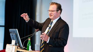 Der frühere Vizekanzler Dr. Klaus Kinkel eröffnet „Innovatives Management 2014“ in Lübeck (Foto: Mach AG)