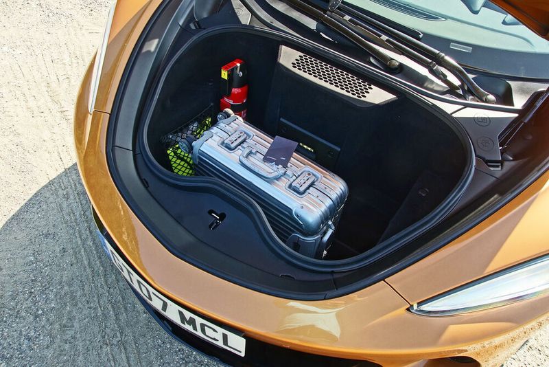 Bei allen Fahrleistungen: Auch die Alltagstauglichkeit ist bestens gegeben; ihm haftet nichts Kapriziöses an. (Matthias Knödler/Auto-Medienportal.Net)