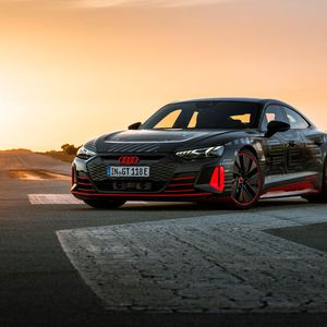 Audi bringt mit dem RS E-Tron GT seine eigene Interpretation der J1-Architektur auf den Markt. (Bild:  Audi)