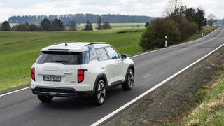 Der KGM Torres ist sowohl als E-Auto als auch als Hybrid und reiner Verbrenner erhältlich. (Bild: KGM)