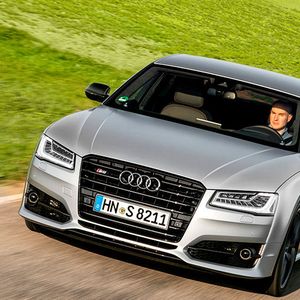 Zum Ende des Lebenszyklus hin krönt Audi die aktuelle Top-Version der 8er-Reihe mit einem bärenstarken S8 plus.