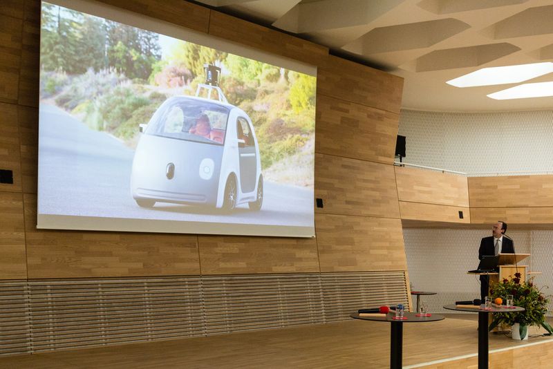 ... oder das Google-Auto zählen. (Harald Töpfer)