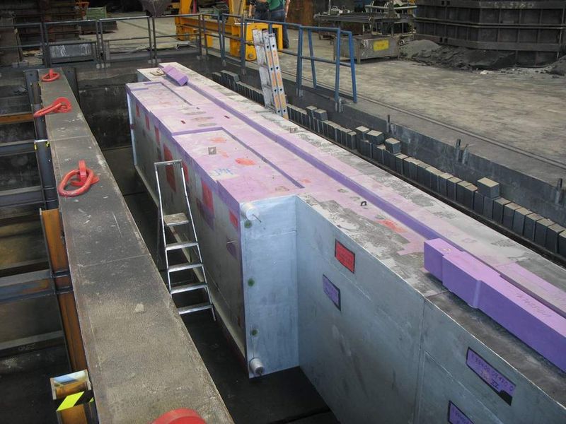 Bild 5b: Einbau der Querbalkenmodelle in die Formgrube. (Archiv: Vogel Business Media)