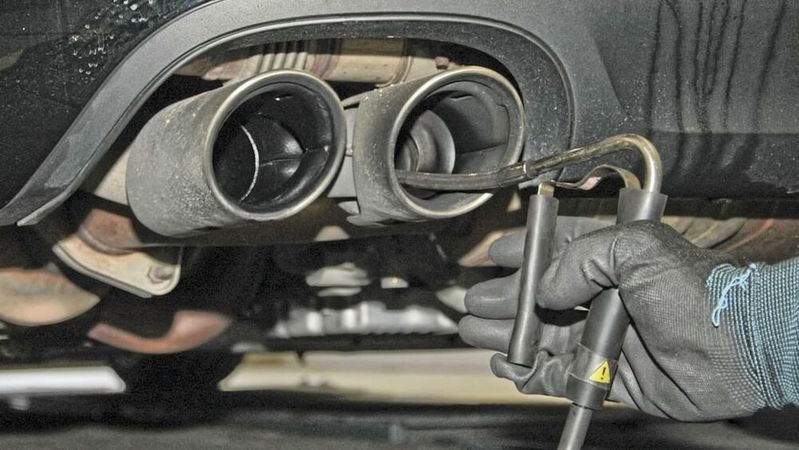 In wenigen Tage soll die Partikelzählung starten. Doch die Versorgung mit entsprechenden Geräten ist im Kfz-Gewerbe nach wie vor mangelhaft.(Bild:  Dekra)