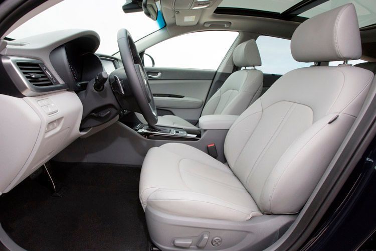 Innen gibt es keine großen Unterschiede zur Limousine. (Kia)