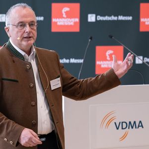 Michael Knobloch, Vice President Global Market Development bei Hawe Hydraulik: „Die Kombination bewährter Lösungen mit digitalen Ansätzen eröffnet nach wie vor enorme Potenziale für Effizienz- und Produktivitätssteigerungen.“  (Bild:  Rainer Jensen/Deutsche Messe)