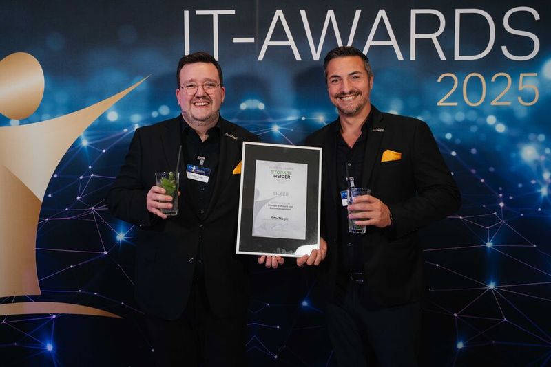 Von links: Tobias Pföhler und Mario Nuñez Oñate von StorMagic. (Bild: Manuel Emme Fotografie)