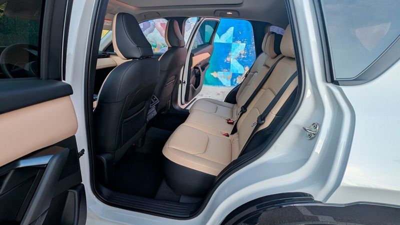 The legroom in the rear seats is very generous. (Image:Mauritz - VCG)