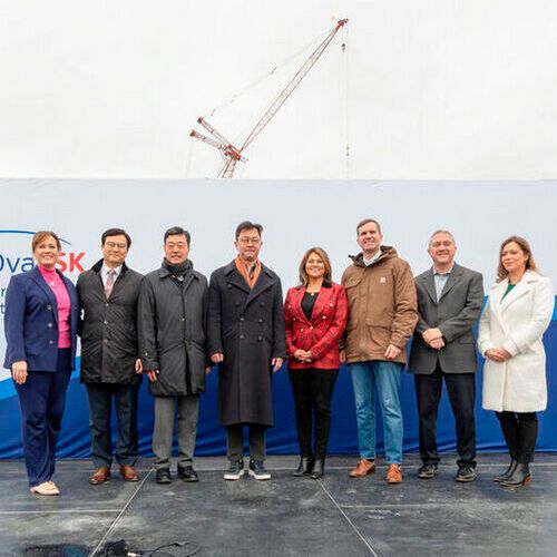 SK Group Executive Vice Chairman Chey Jae-won (4th from left), SK On CEO Jee Dong-seob and other major guests pose for a group photo at the ground-breaking ceremony of Blue Oval SK Battery Park in Glendale, Kentucky, USA. (Source:  SK Group)