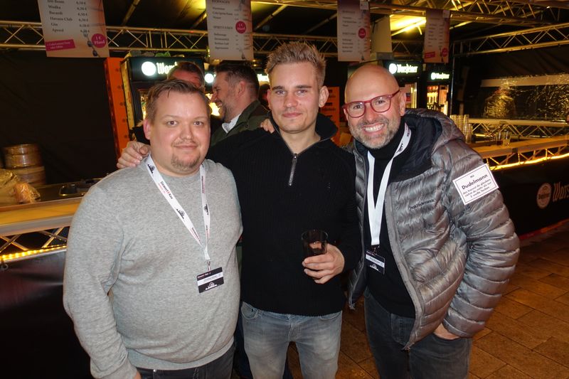 (l.) Christian Eisner, S&K, mit den ZOTAC Jungs Alexander Pietsch und Maciej Wieczorek (r.). (Bild: IT-BUSINESS)