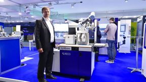 Christophe Rérat, co-directeur de Groupe Recomatic devant un banc de polissage robotisé. (Source : MSM)
