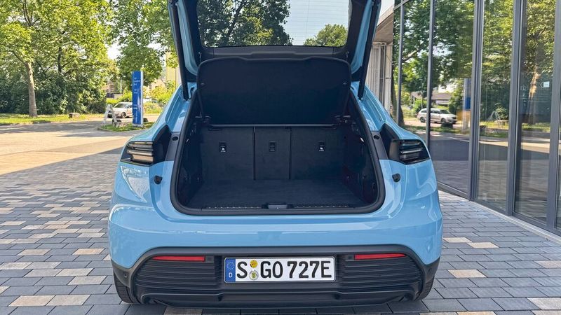 540 Liter Ladevolumen bieten sich bis zur Oberkante der Rücksitze. (Bild: Achter – VCG)